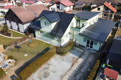 Rodinný dom s podnikateľskou časťou /450 m2/ Rosinky (Žilina)